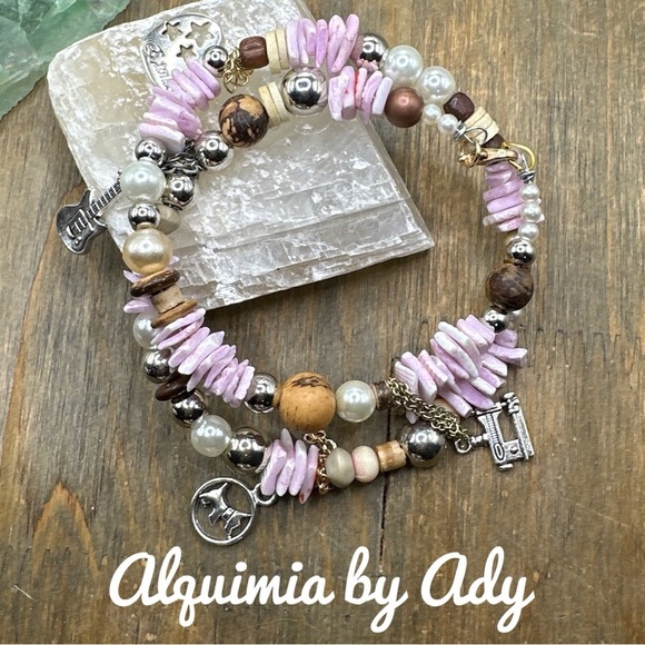 Chunky maximalist multi charms mother of pearl chips adjustable bracelet - Picture 1 of 3